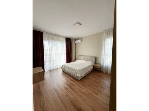 Tirane, jepet me qera Vile 2 Katshe , 800 m² 1.600 € (Prush)