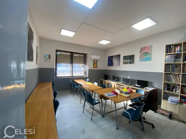 Tirane, jepet me qera zyre Kati 3, 100 m² 850 € (BLLOKU)