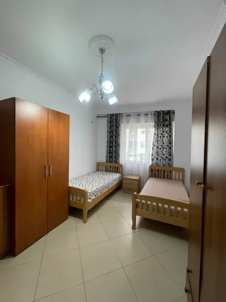 Tirane, jepet me qera apartament 2+1 , 94 m² 500 € (Astir)