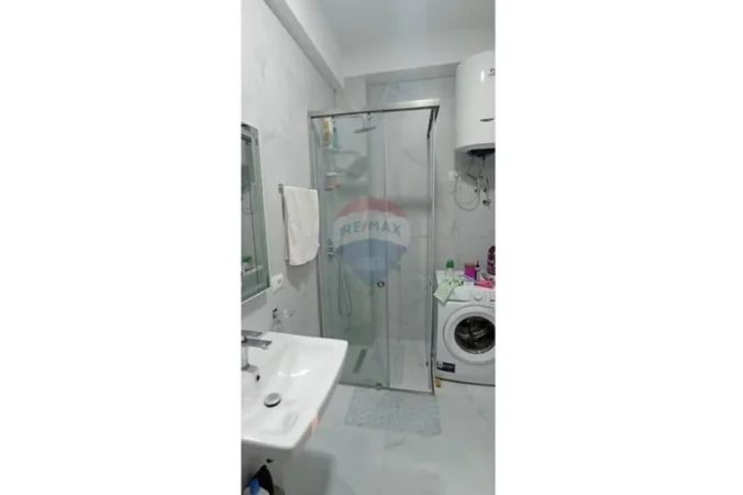 Tirane, jepet me qera apartament 1+1 Kati 5, 60 m² 450 € (ali demi)