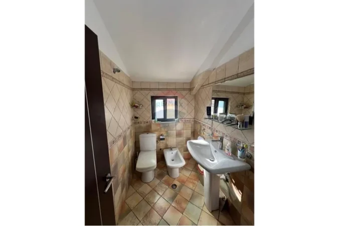 Tirane, shitet apartament 3+1 , 170.000 € (Tregu Elektrik)