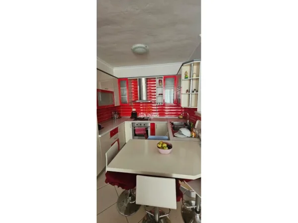 Vlore, shitet apartament 2+1+Ballkon Kati 4, 110 m² 285.000 € (Lungomare, Vlorë)