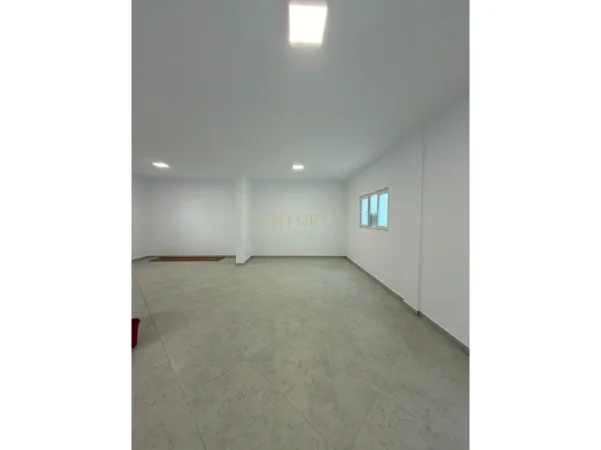 Durres, jepet me qera vetem 1 dhome 1+1 Kati 1, 63 m² 600 € (Gjykata,Durres)