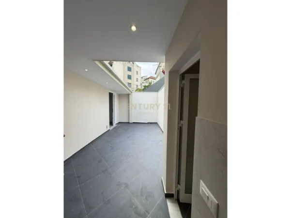 Durres, jepet me qera vetem 1 dhome 1+1 Kati 1, 63 m² 600 € (Gjykata,Durres)