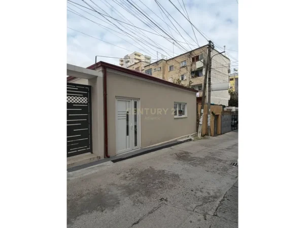 Durres, jepet me qera vetem 1 dhome 1+1 Kati 1, 63 m² 600 € (Gjykata,Durres)