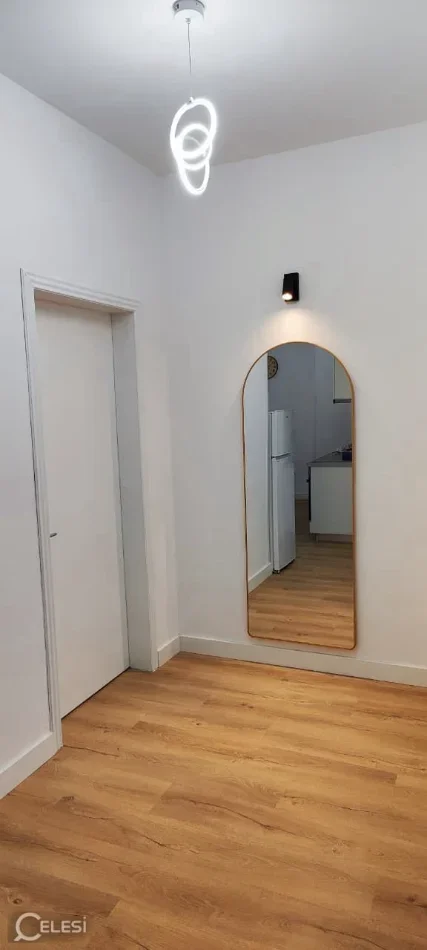 Tirane, jepet me qera apartament 1+1+Ballkon Kati 5, 85 m² 700 € (RRUGA E KAVAJES)