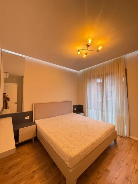 Tirane, jepet me qera apartament 1+1 , 90 m² 800 € (Kompleksi Delijorgji)