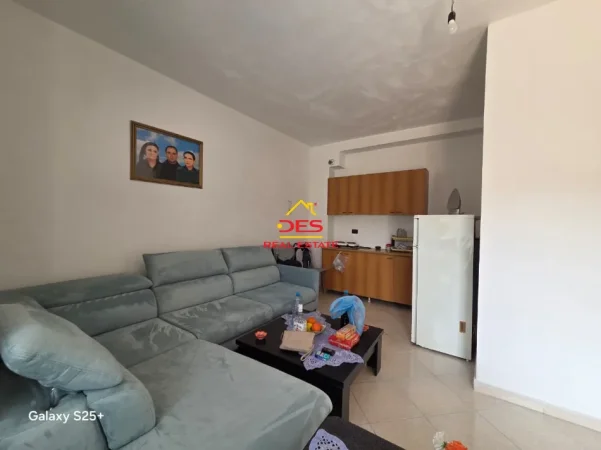 Vlore, shitet apartament 1+1+Ballkon Kati 7, 52 m² 79.000 € (Rruga Ismail Qemali)