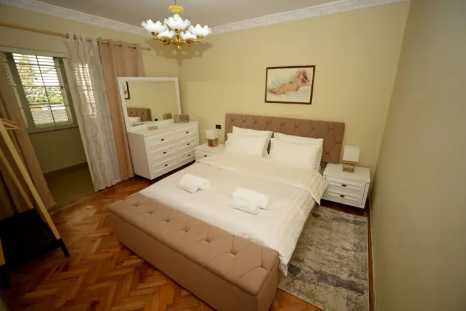 Tirane, jepet me qera apartament 2+1+Ballkon Kati 1, 86 m² 650 € (MINE PEZA)