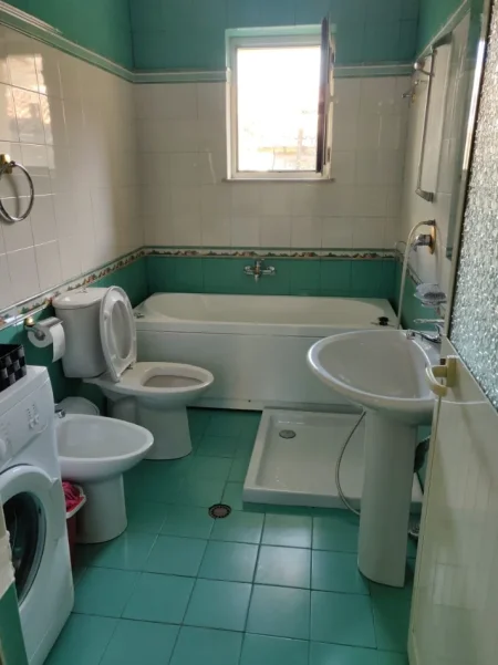 Tirane, jepet me qera apartament 2+1+Ballkon Kati 1, 86 m² 650 € (MINE PEZA)