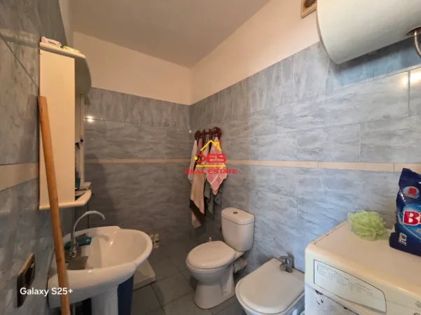 Vlore, shitet apartament 1+1+Ballkon Kati 7, 52 m² 79.000 € (Rruga Ismail Qemali)