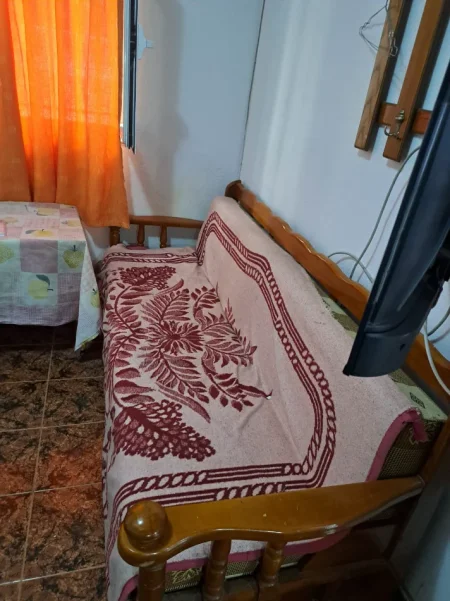 Tirane, jepet me qera garsonier 1+1 Kati 1, 30 m² (Midis Don Boskos dhe Hipotekes)