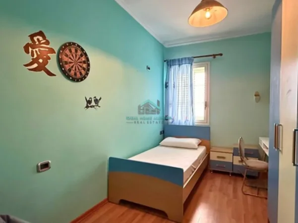 Vlore, jepet me qera apartament 5+1+Aneks+Ballkon Kati 9, 200 m² (kisha ortodokse)