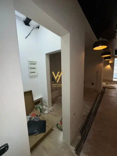 Tirane, jepet me qera ambjent biznesi Kati 0, 86 m² 1.100 € (VASIL SHANTO)