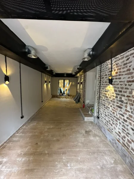 Tirane, jepet me qera ambjent biznesi Kati 0, 86 m² 1.100 € (VASIL SHANTO)