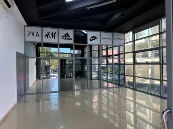 Tirane, jepet me qera dyqan Kati 0, 65 m² 900 € (DON BOSKO)