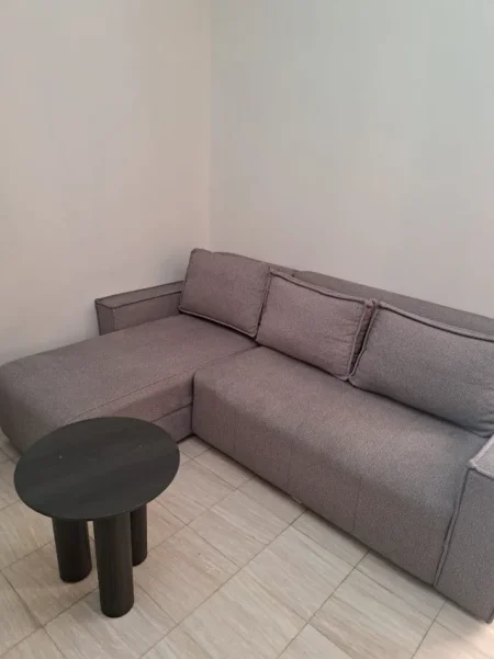 Tirane, jepet me qera garsonier 1+1 Kati 1, 50 m² 300 € 
