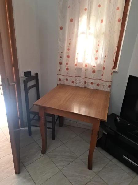 Tirane, jepet me qera garsonier 1+1 Kati 1, 50 m² 300 € 