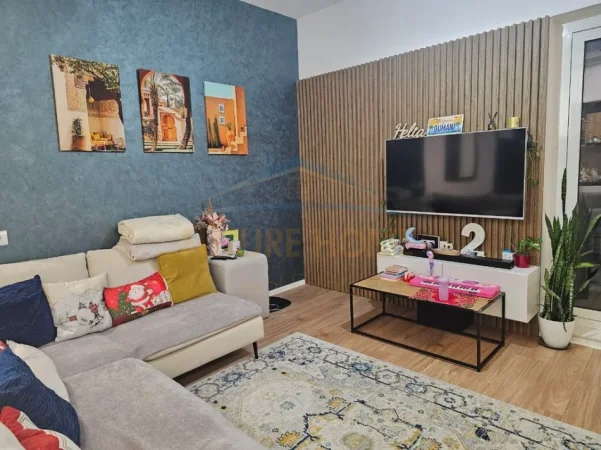 Tirane, shitet apartament 2+1+2+Ballkon Kati 8, 94 m² 175.000 € (Ali Demi, Kompleksi Mangalem 21)