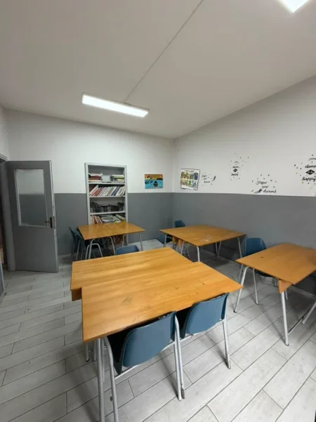 Tirane, jepet me qera zyre , 100 m² 850 € (Stadiumi Dinamo)