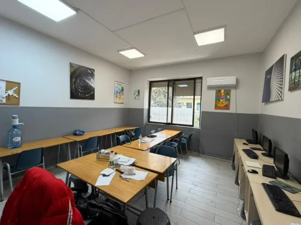 Tirane, jepet me qera zyre , 100 m² 850 € (Stadiumi Dinamo)