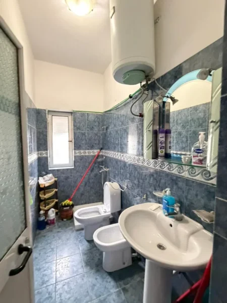 Tirane, jepet me qera zyre , 100 m² 850 € (Stadiumi Dinamo)
