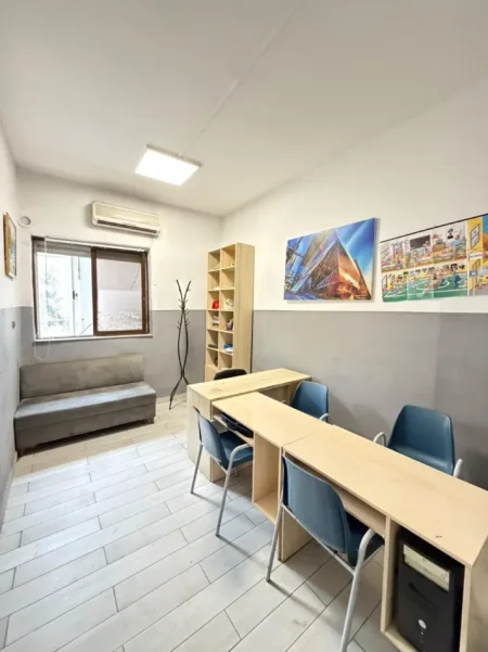 Tirane, jepet me qera zyre , 100 m² 850 € (Stadiumi Dinamo)