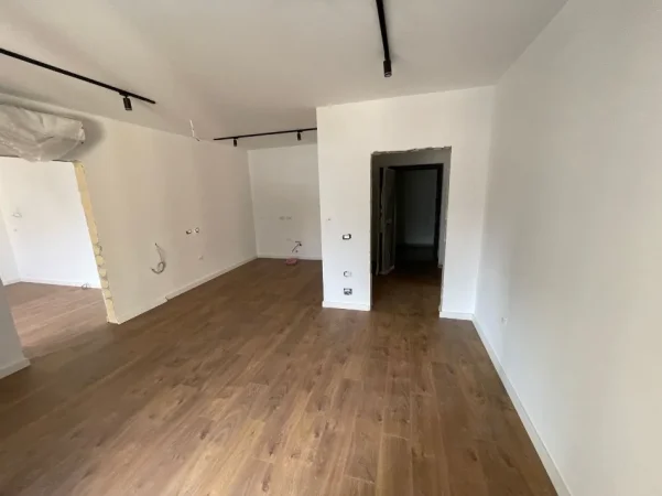 Tirane, jepet me qera zyre Kati 3, 67 m² 1.000 € (AIR ALBANIA STADIUM)