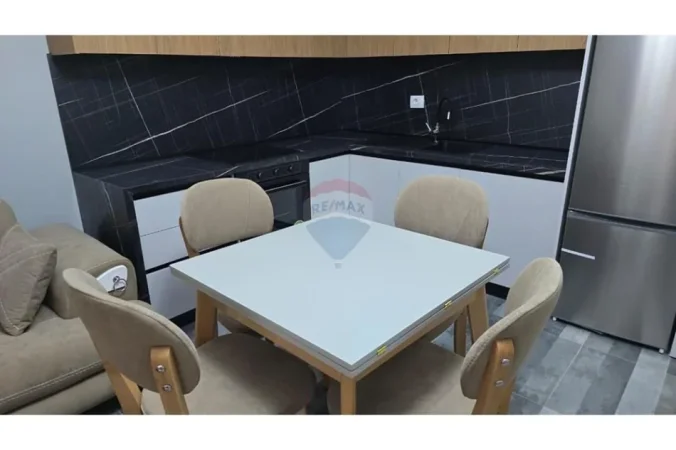 Shqiperi, jepet me qera apartament 1+1 Kati 8, 70 m² 700 € (zogu i zi)