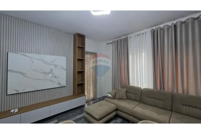 Shqiperi, jepet me qera apartament 1+1 Kati 8, 70 m² 700 € (zogu i zi)