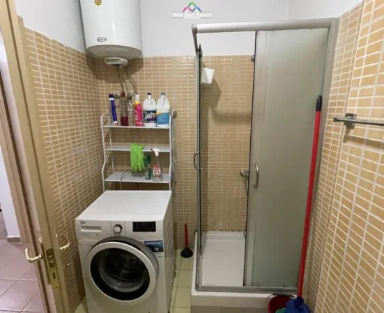 Tirane, jepet me qera apartament 1+1 Kati 7, 65 m² 440 € (Rruga Sokrat Miho)