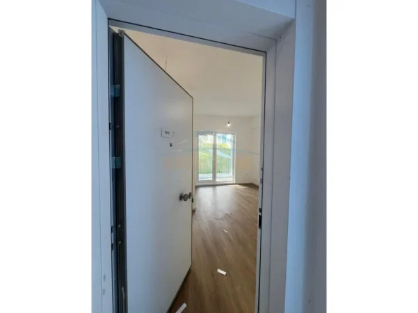 Tirane, shitet apartament 1+1 Kati 1, 46 m² 69.000 € (fresku)