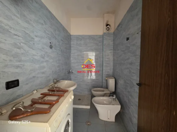 Vlore, shitet apartament 1+1+Ballkon Kati 7, 54 m² 79.000 € (Rruga Ismail Qemali)
