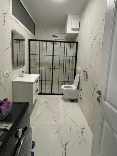 Tirane, jepet me qera apartament 2+1+Ballkon Kati 3, 87 m² 720 € (Rruga e Durresit)