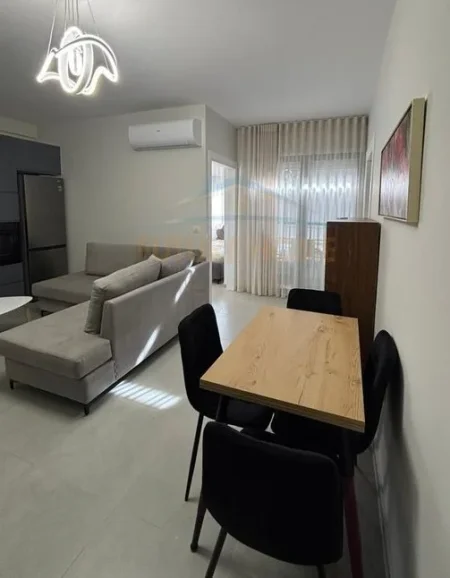 Tirane, jepet me qera apartament 2+1+Ballkon Kati 3, 87 m² 720 € (Rruga e Durresit)