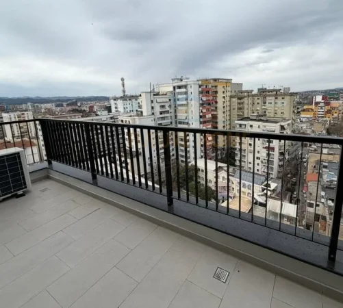 Tirane, jepet me qera apartament 1+1+Ballkon Kati 12, 85 m² 1.200 € (Rruga e Barrikadave)