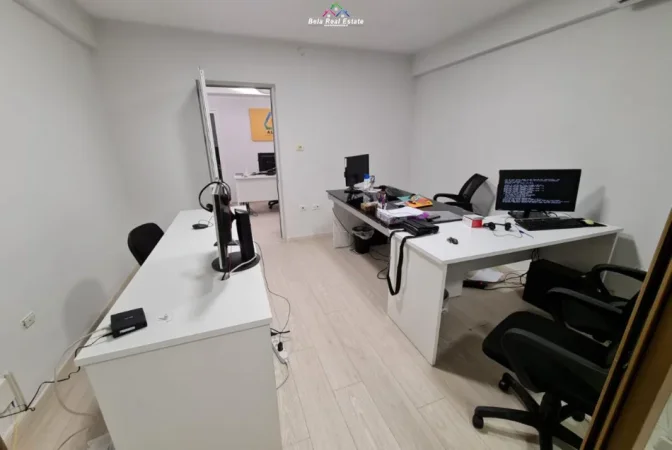 Tirane, jepet me qera zyre Kati 2, 123 m² 850 € (Rruga Sami Frasheri)