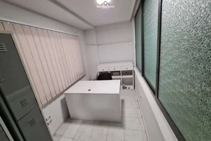 Tirane, jepet me qera zyre Kati 2, 123 m² 850 € (Rruga Sami Frasheri)