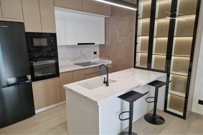 Tirane, jepet me qera apartament 2+1 , 115 m² 1.600 € 