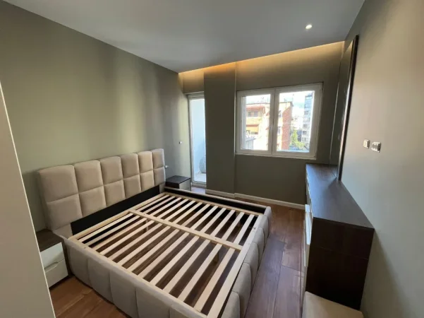 Tirane, shitet apartament 1+1+Ballkon Kati 3, 57 m² 