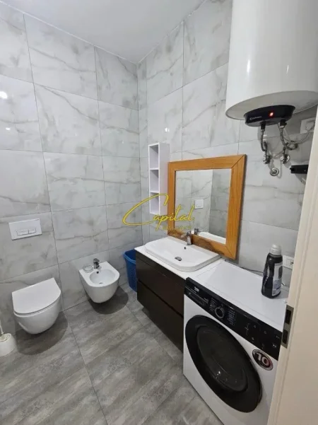 Tirane, jepet me qera apartament 2+1 Kati 6, 100 m² 550 € (ALI DEMI)