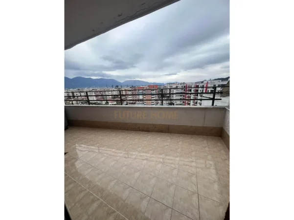 Tirane, jepet me qera apartament 2+1 Kati 8, 72 m² 400 € (Yzberisht)