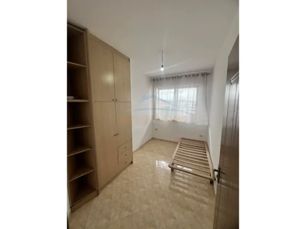Tirane, jepet me qera apartament 2+1 Kati 8, 72 m² 400 € (Yzberisht)