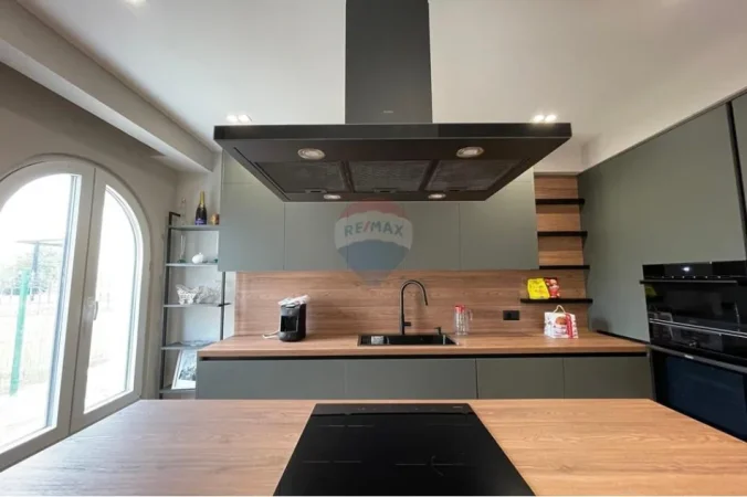 Tirane, jepet me qera Vile 2 Katshe , 437 m² 2.500 € 