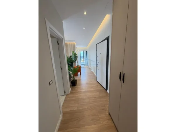 Tirane, jepet me qera apartament 1+1 Kati 12, 85 m² 1.200 € (Rruga e Barrikadave,)