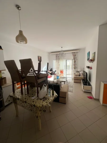 Durres, jepet me qera apartament 4+1 Kati 2, 110 m² 600 € (Plazh)