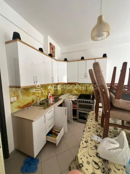 Durres, jepet me qera apartament 4+1 Kati 2, 110 m² 600 € (Plazh)