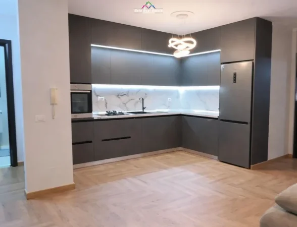 Tirane, jepet me qera apartament 2+1 Kati 4, 95 m² 620 € (Rruga Mikel Maruli)