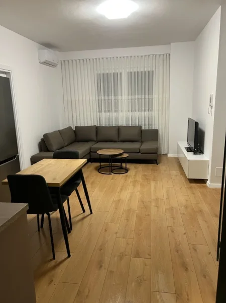 Tirane, jepet me qera apartament 2+1+Ballkon Kati 5, 100 m² 450 € (Apartament 2+1+Parking Per Qera Colorsplash Residence Paskuqan)