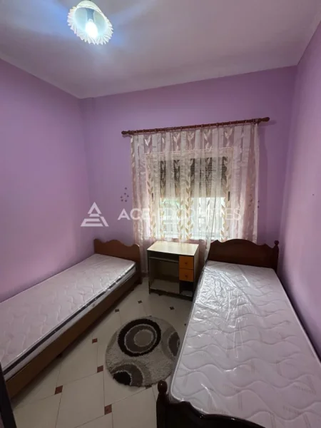 Durres, jepet me qera apartament 2+1 Kati 4, 80 m² 400 € (Qender)